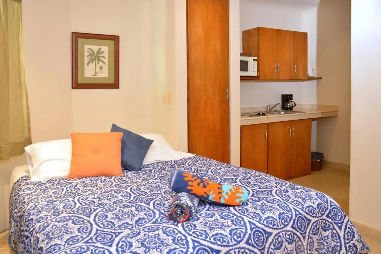 Blue Palms Suites, Pool Onsite, Steps To The Beach & 5Th Ave Playa del Carmen Apartment