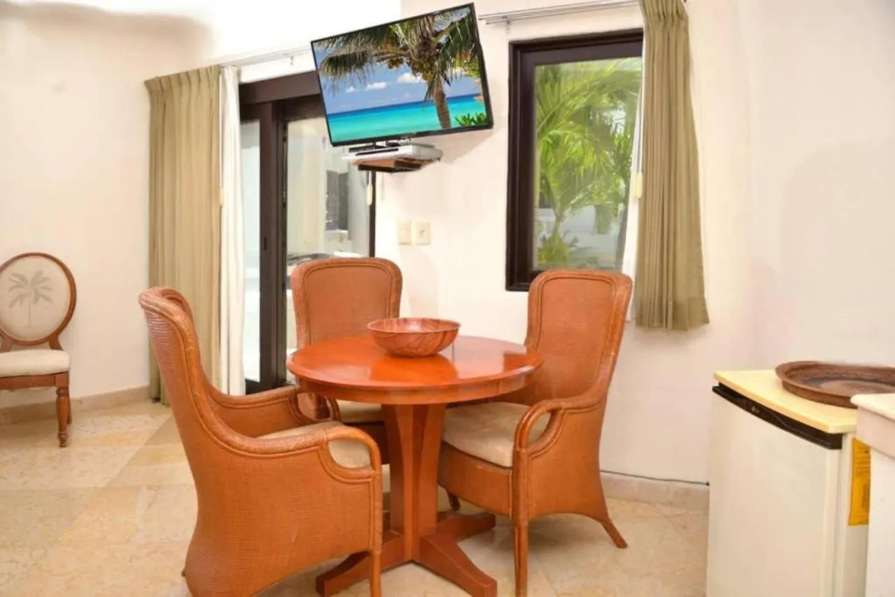 Blue Palms Suites, Pool Onsite, Steps To The Beach & 5Th Ave Playa del Carmen Apartment